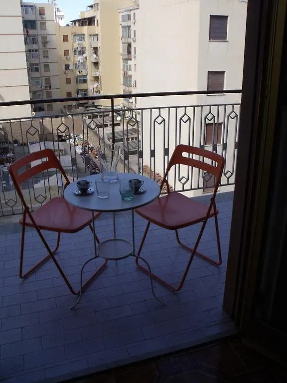 A Tre Passi Dal Centro Hotel Palermo 0*,
