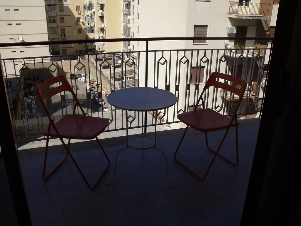 A Tre Passi Dal Centro Hotel Palermo Italy