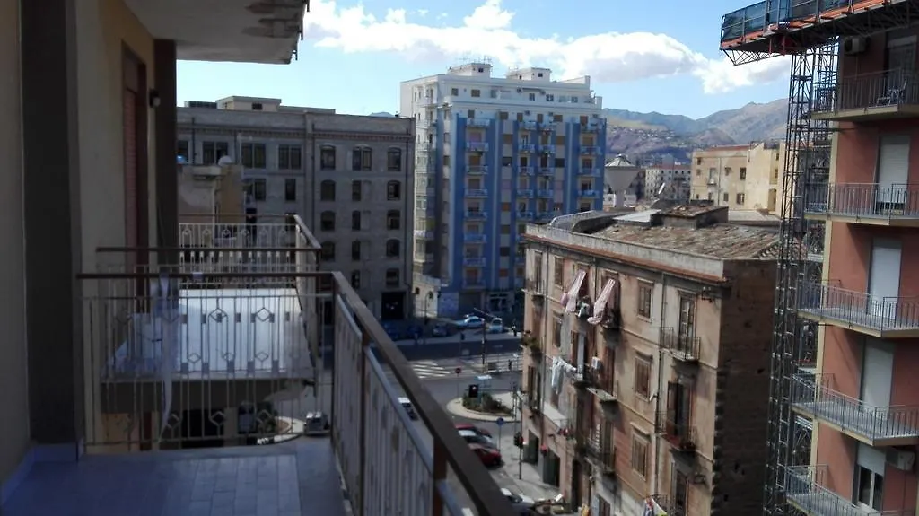 A Tre Passi Dal Centro Hotel Palermo